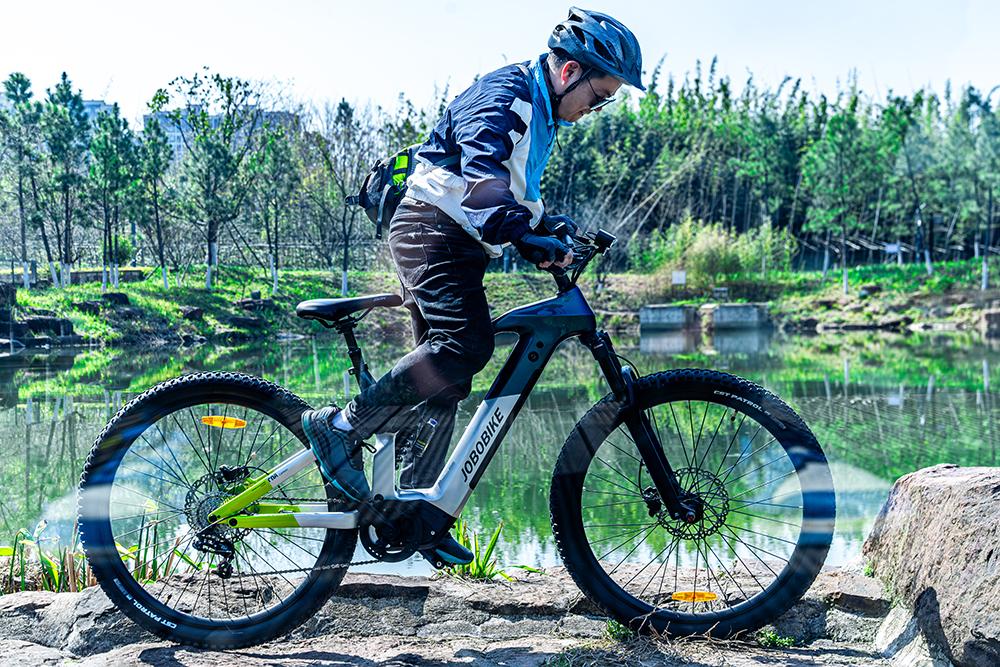 How to Choose Between a Carbon Fiber and Aluminum E-Bike How to Choose Between a Carbon Fiber and Aluminum E-Bike